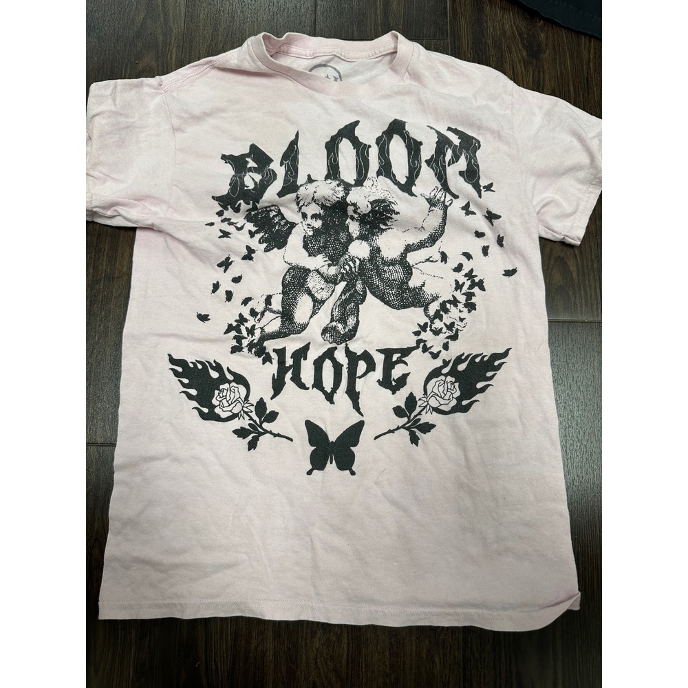 Gvllf "Bloom Hope" Cherub Graphic Tee (Light‎ Pink)
